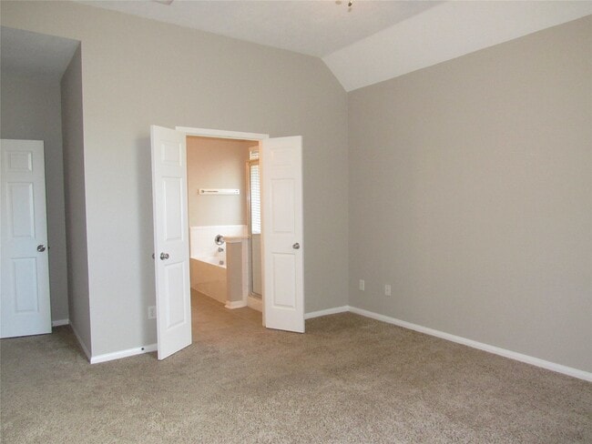 Building Photo - 3519 Englewood Dr