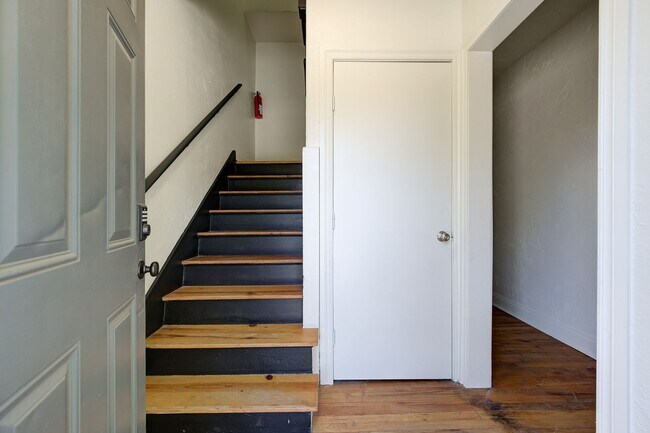 Building Photo - NE 14th St Quadplex