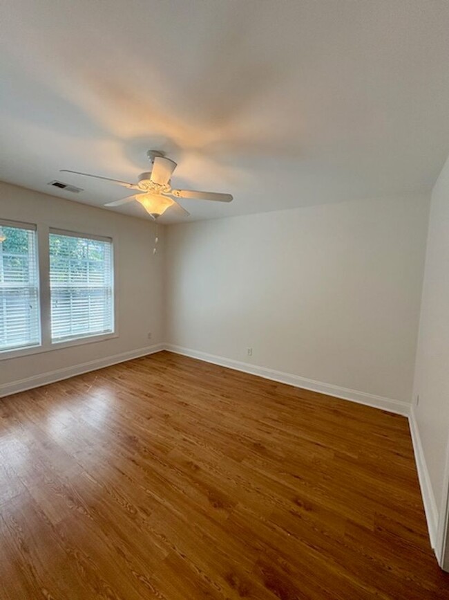 Building Photo - Desirable Two-story Lake Palmetto Townhouse