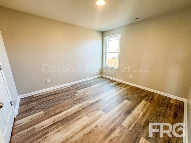 Building Photo - 102 Michael Thomas Pl