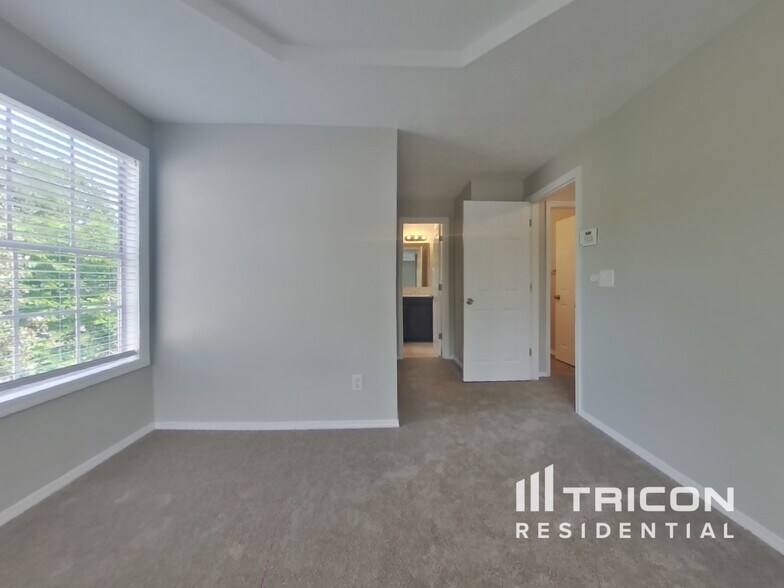 Building Photo - 3745 Talbot Ln