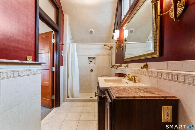 Building Photo - 105 Howe Ave