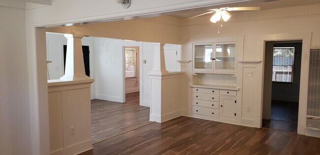 Building Photo - Must see this Antique Beauty! 3-bed/1 bath...