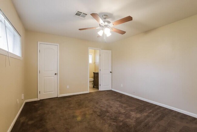 Building Photo - 5751 Oakham St