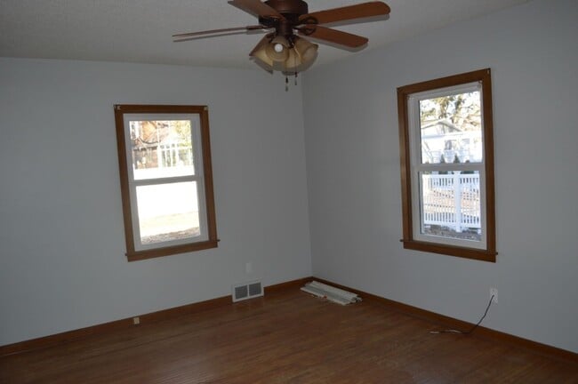 Building Photo - 3 Bedroom House