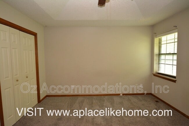 Building Photo - 8503 Sarah Ln