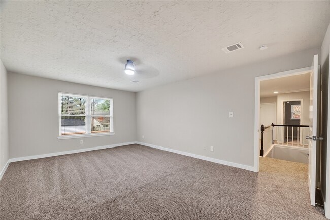 Building Photo - 2402 Oak Shores Dr