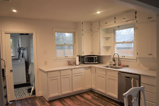 Building Photo - FULLY Renovated home in Historic Temple Neighborhood!