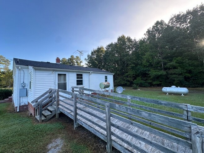 Building Photo - Your Slice of Serenity : Country Charm Awaits!