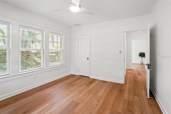Building Photo - 2222 N Ridgewood Ave