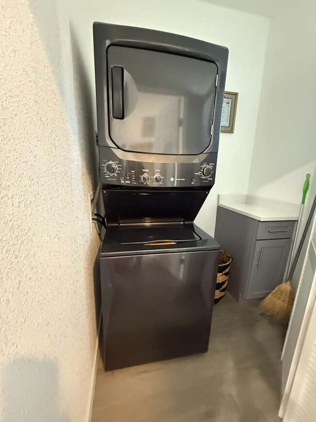 Building Photo - 727 Indiana St