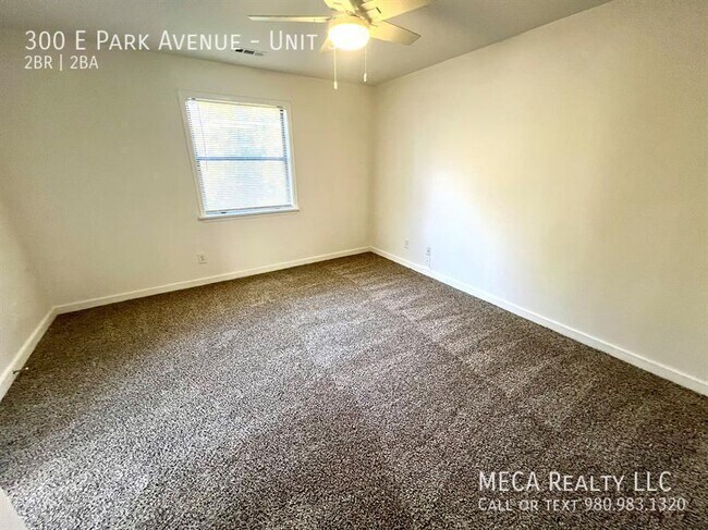 Building Photo - 300 E Park Ave