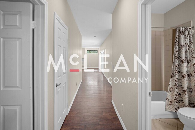 Building Photo - 3 Bed & 3 Bath Home with Private Pool & Spa