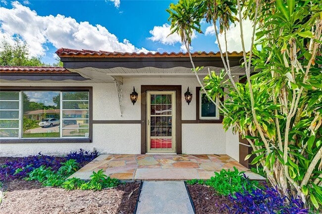 Building Photo - 2618 Valencia Dr