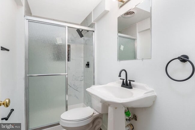 Building Photo - 150 Fairway Rd