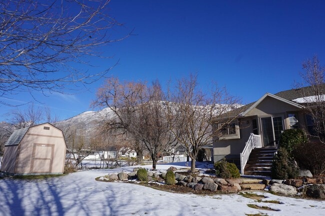 Building Photo - Beautiful Pleasant Grove 6 Bedroom With Mo...