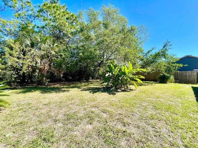 Building Photo - 2625 Narcissus Dr