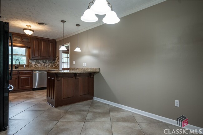 Building Photo - 1500 Crooked Creek Rd