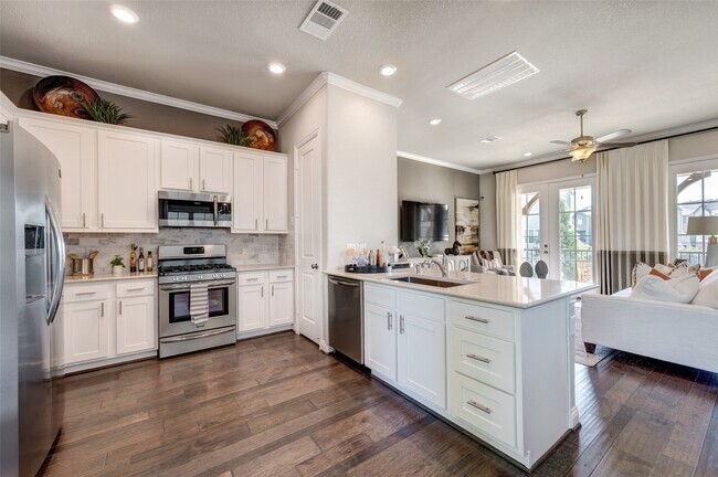 Building Photo - 11017 Mikula Dr