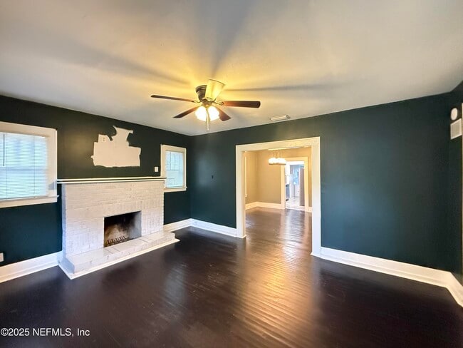 Building Photo - 4541 Woolman Ave