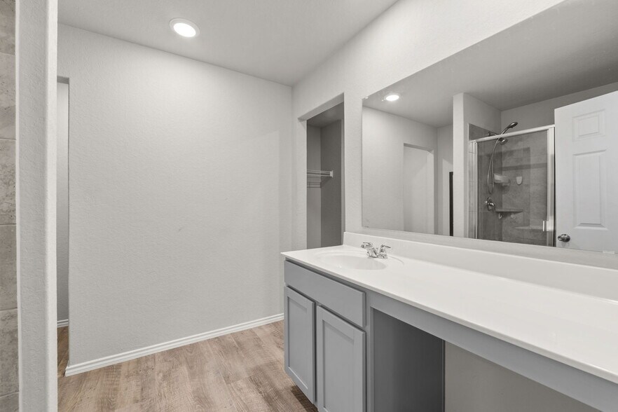 Building Photo - 3452 Redbud Grv