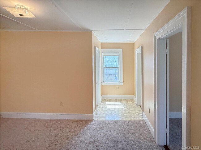 Building Photo - 111 N Main St