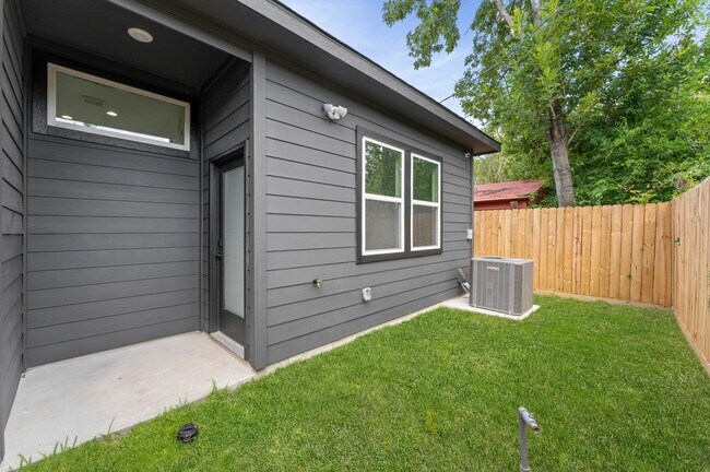 Building Photo - 7323 Bastogne Rd