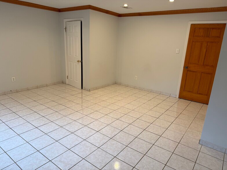 Building Photo - 618 Geranium St NW