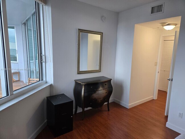 Building Photo - 335 S Biscayne Blvd