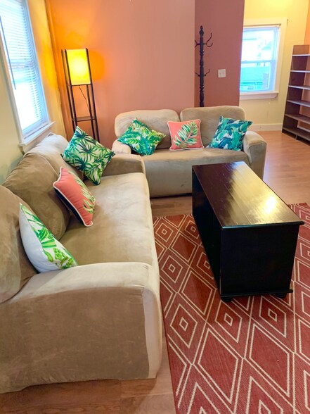 Building Photo - 206 California Ave