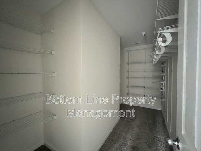 Building Photo - 702 Perth Dr