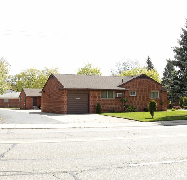 Building Photo - 525 Englewood Ave