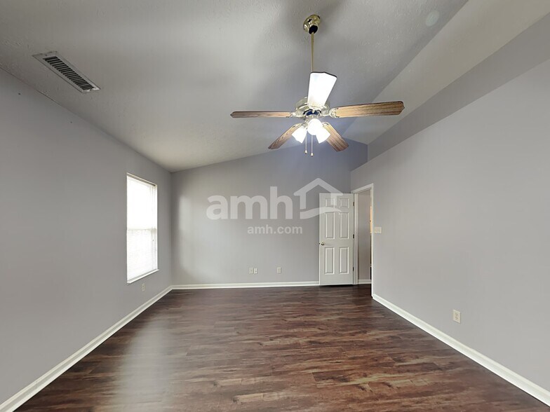 Building Photo - 6345 Pathfinder Ct