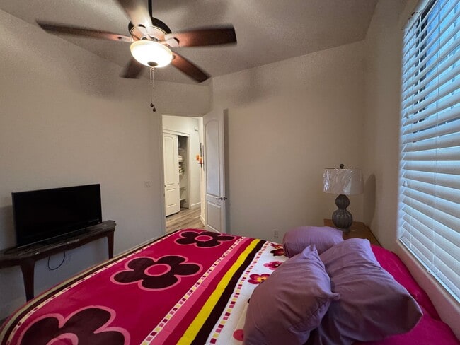 Building Photo - 3111 Esmeralda Dr