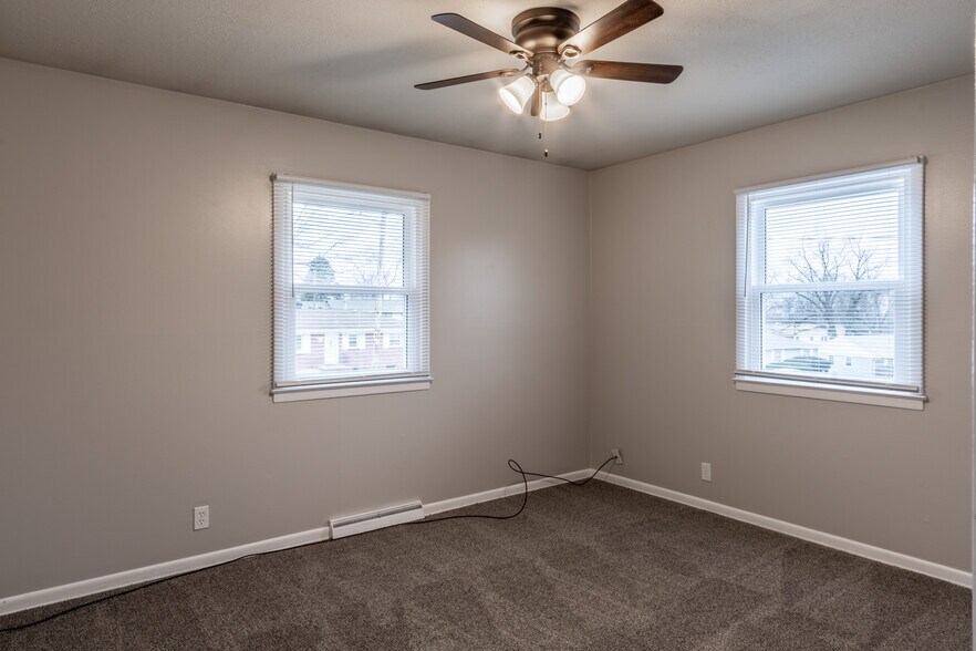 Building Photo - 1218 Sunset Dr