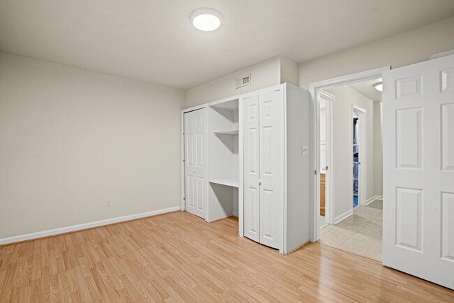 Building Photo - 1141 N Vernon St