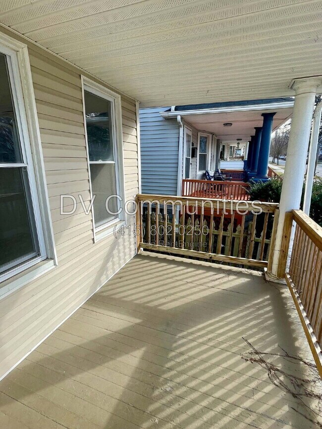 Building Photo - 1335 W 61st St