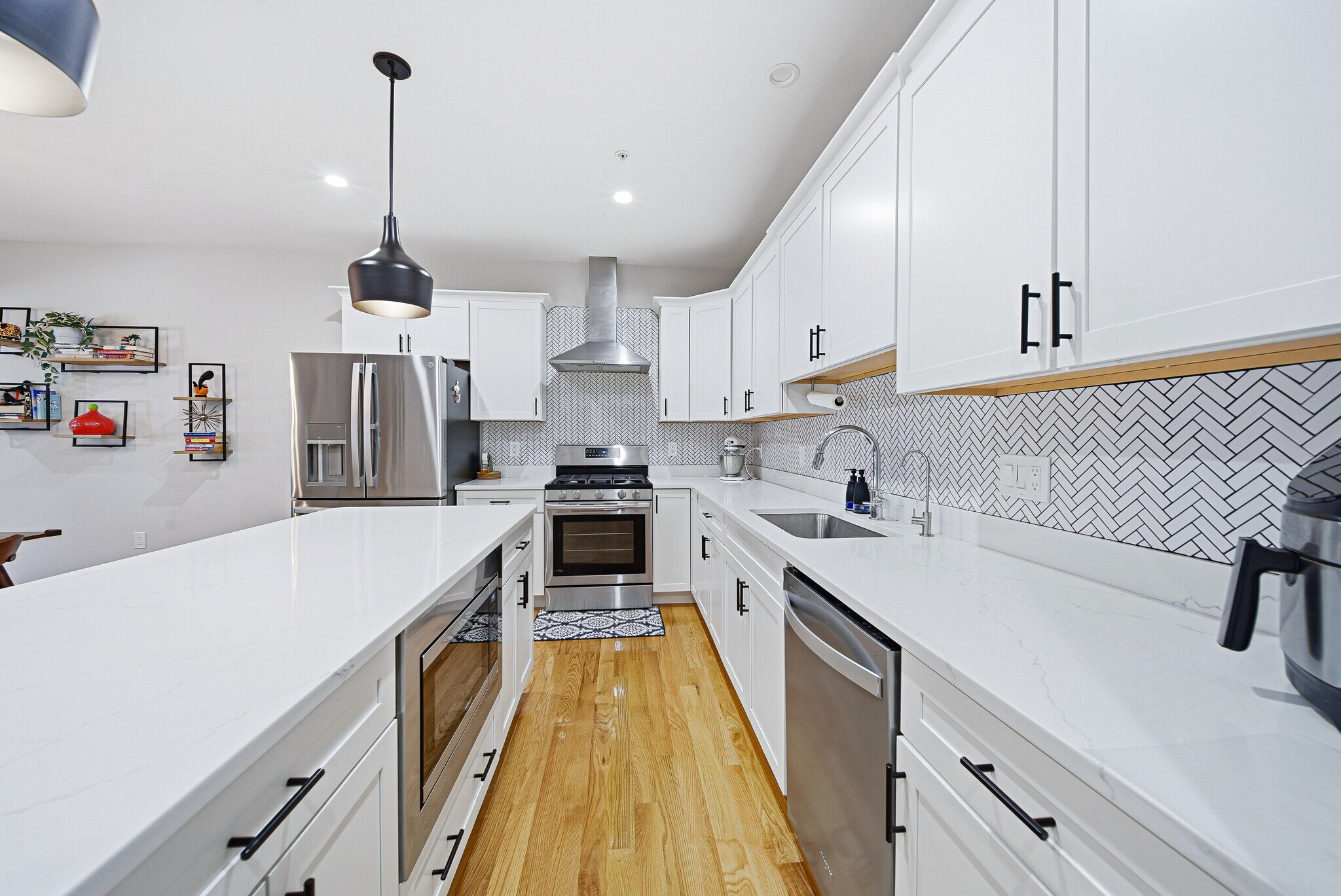 Building Photo - 182 Main St