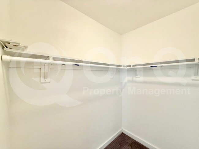 Building Photo - 2113 E Dunbar Dr