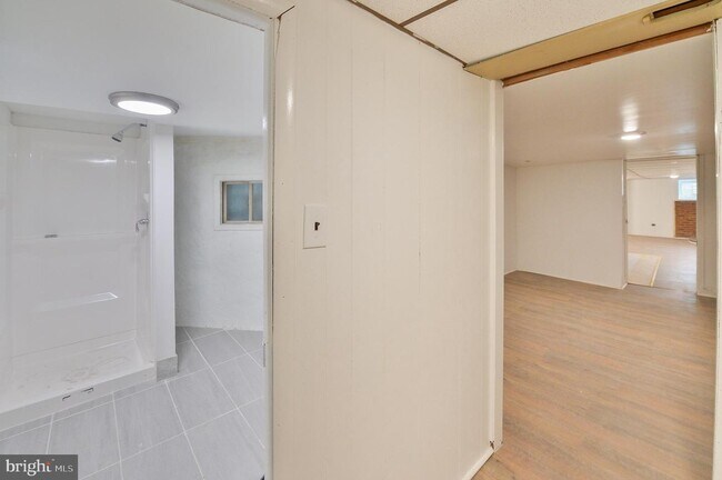 Building Photo - 217 S 47th St
