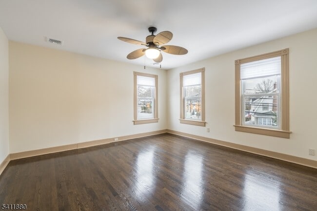 Building Photo - 302 Walnut Ave