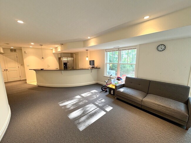 Building Photo - 31 Green Meadow Dr