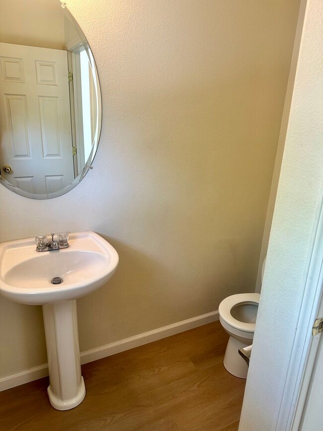 Building Photo - 3 Bedroom House Walking Distance to McQuee...
