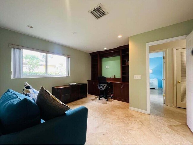 Building Photo - 7834 Edgewater Dr