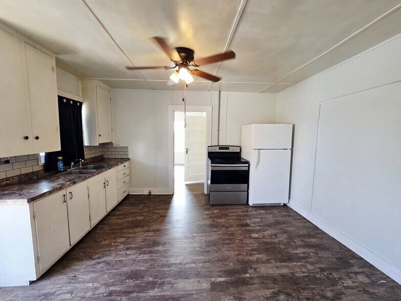 Building Photo - 1002 Runnels St