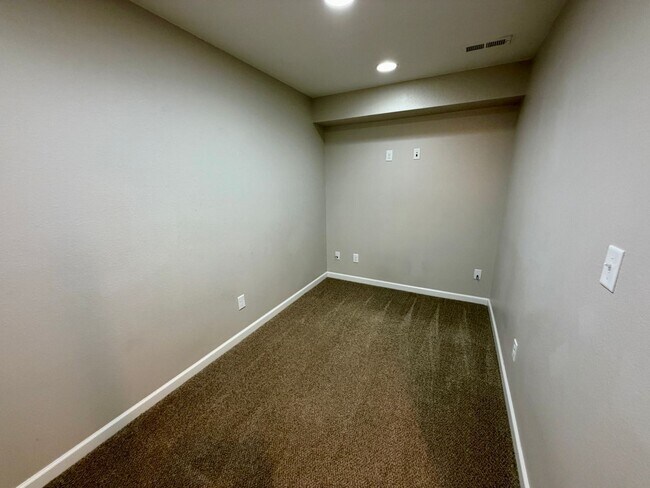 Building Photo - 1514 61st Ave
