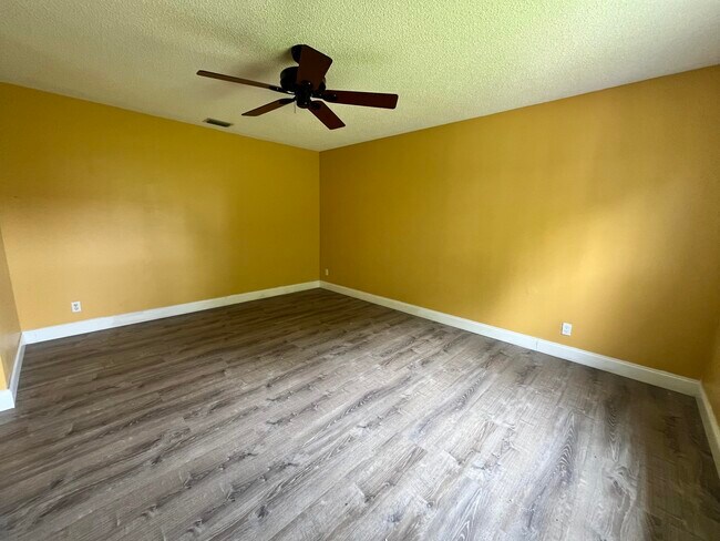 Building Photo - 5855 Timber Valley Dr