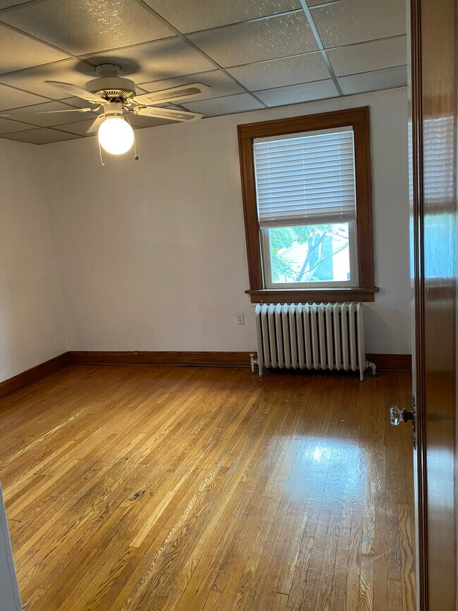 3rd bed - 107 W Sycamore St