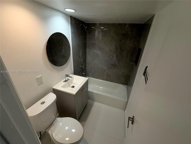 Building Photo - 505 NE 30th St