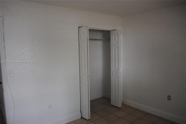 Building Photo - 17255 SW 95th Ave